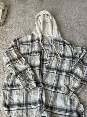 American Eagle Cream & Gray Plaid Hooded Shirt Jacket